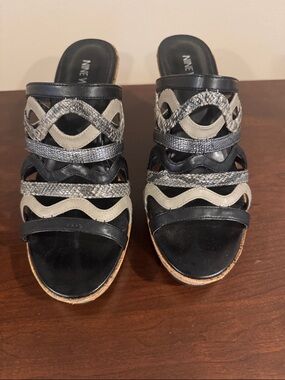 Nine West Black and Gray Open-Toe Wavy Strap Cork Wedge Size 8 M